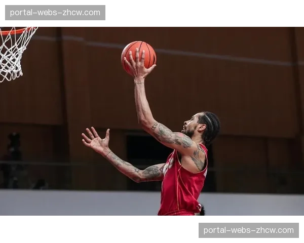 十年坚守，萨克拉门托球迷在球队锁定季后赛席位后的庆祝之夜。